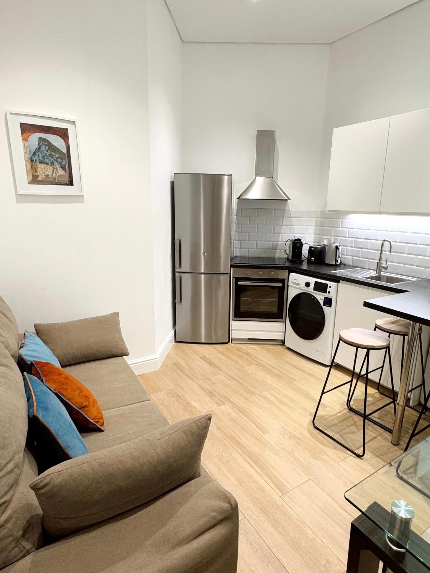 Modern City Centre Two Bedroom Windsor Apartment - Grand Central House Gibraltar Eksteriør billede