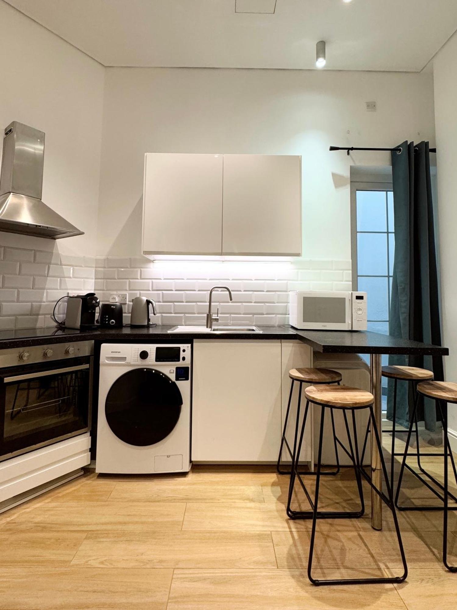 Modern City Centre Two Bedroom Windsor Apartment - Grand Central House Gibraltar Eksteriør billede
