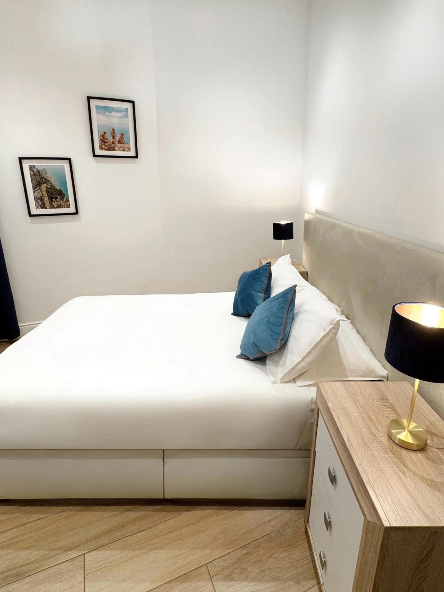 Modern City Centre Two Bedroom Windsor Apartment - Grand Central House Gibraltar Eksteriør billede